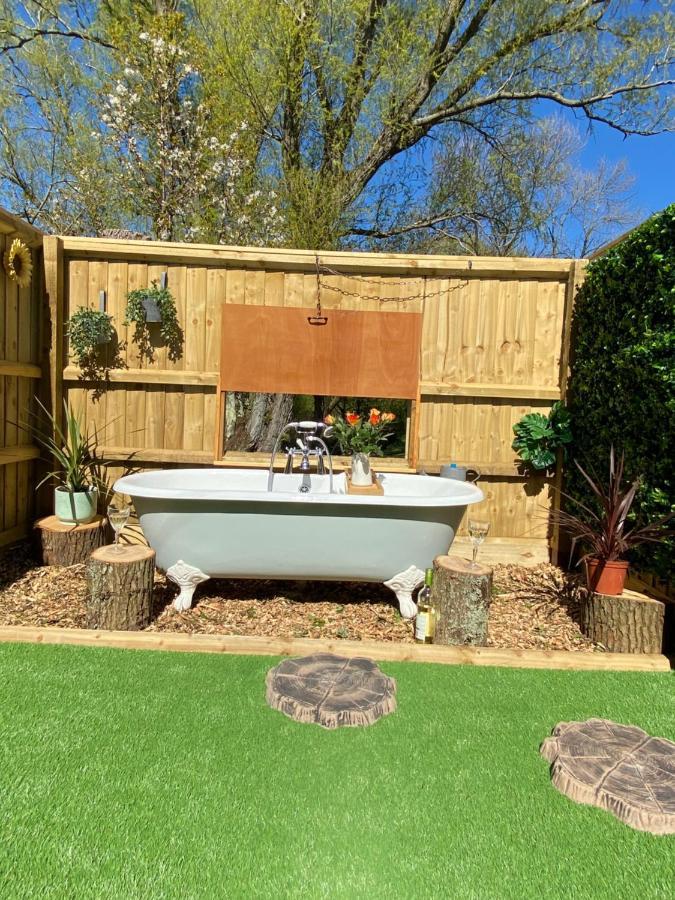 Cosy Dog Friendly Lodge With An Outdoor Bath On The Isle Of Wight Whitwell  Exterior foto